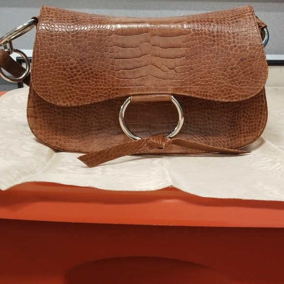 Stuart Weitzman Handbags - 🎉HOST PICK🎉Stuart Weitzman Omallet Alligator calf bag